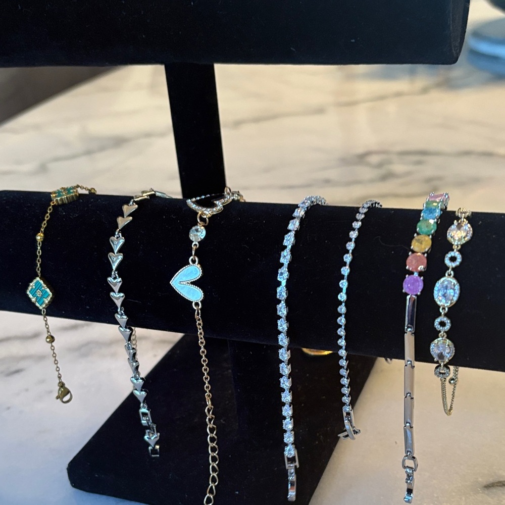 New Bracelet
White gold plated links multi-colored gumdrop stones 7” # G22 - Picture 5 of 7
